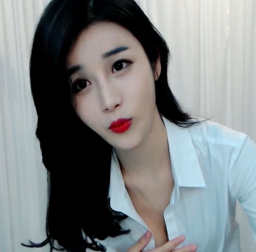 热舞女神小米闪现舞台，收获29个收藏，百度搜索量达115次