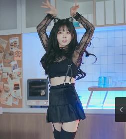 Kbj劲爆L舞：自制PMV-分屏哔哩哔哩，极乐领土猫步活泼shake[3V-3.1G]