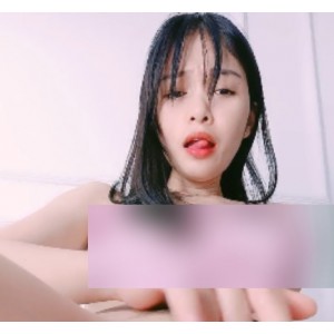 饥饿的18岁宝宝：丝袜诱惑，收藏365，新增141v