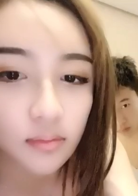 发现令人炸裂的18cm大物件人妖TS王思涵三人游视频独特玩法引爆网络