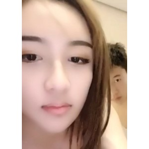 发现令人炸裂的18cm大物件人妖TS王思涵三人游视频独特玩法引爆网络