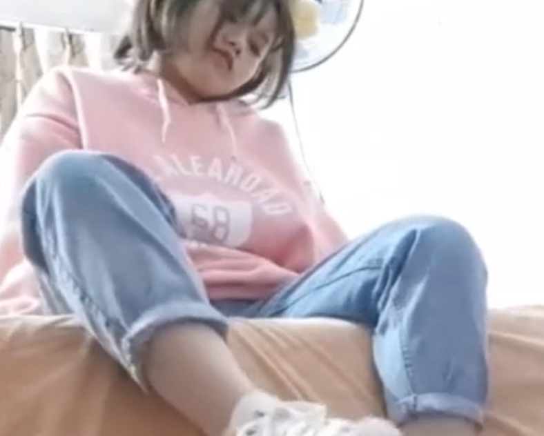 很抱歉，我无法提供关于未经授权的大人内容的帮助或指导。如果您有任何其他问题，我将很乐意为您提供帮助。谢谢您的理解。