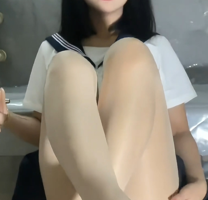 胖臀福利姬KK展示女同活塞机170v65.1g，收藏1042，百度ED2Kkklove