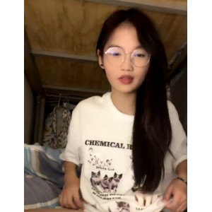 眼镜学妹十四诗：清新脱俗的诗意直播，收藏珍藏必备！视频数量有限