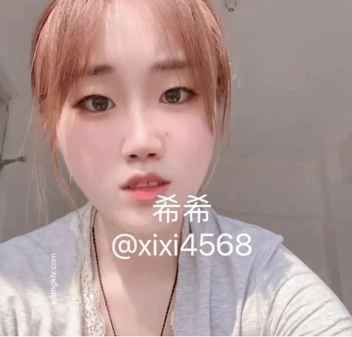 超嫩在校大学生希希xixi：清新可爱展现自信活力