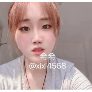 超嫩在校大学生希希xixi：清新可爱展现自信活力
