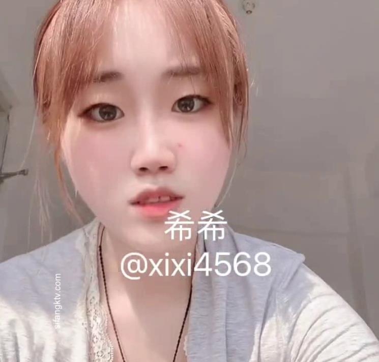 超嫩在校大学生希希xixi：清新可爱展现自信活力