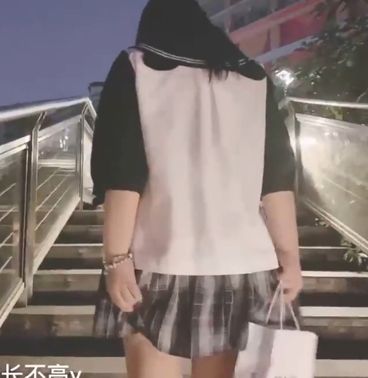 沙耶妹妹推特网红作品集：黑色衣着与自我介绍