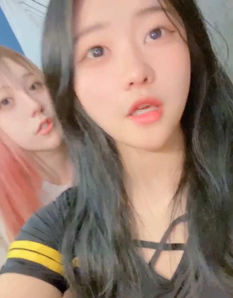 童颜大罩杯miko：百度收藏互动定制，41个视频9.1g