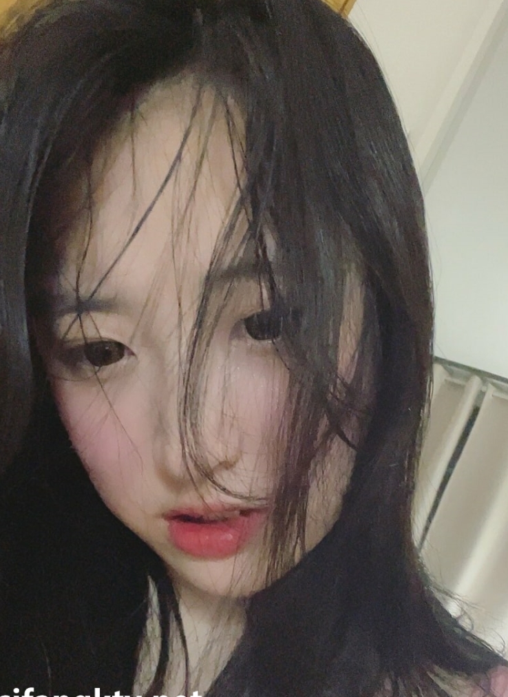 优质演员ubryun精彩露脸，自行打包视频121P33V，3.1G内容丰富，反差魅力尽显！