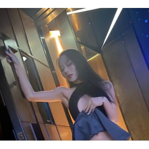 百度人前女神佳多饱最新合集441V10.7G，补充露脸新展示