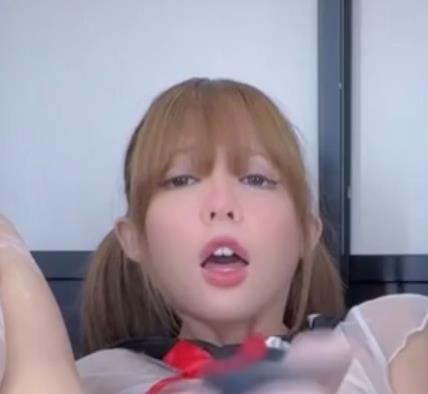 快手福利姬kittyxkum最新合集1V200M，邻居湿身诱惑，超高人气！