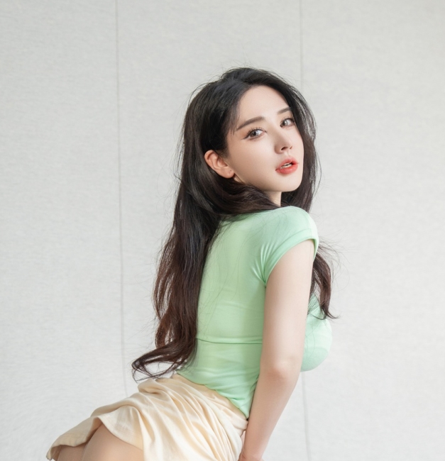 搬运秀人网潘娇娇超大罩杯合集4V1.8G，放飞自我悄悄话