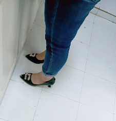 转载百度盘勾引小嫂子最新合集1V962M，半推半就