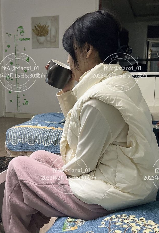 转载电报群私拍互动大神『我的侄女叫小夕』最新合集54V4.25G，乱来娇嫩三人游