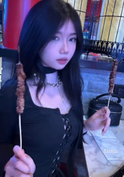 转载百度盘女神级混血福利姬最新合集18V25P1.87G，纯欲美妙境界
