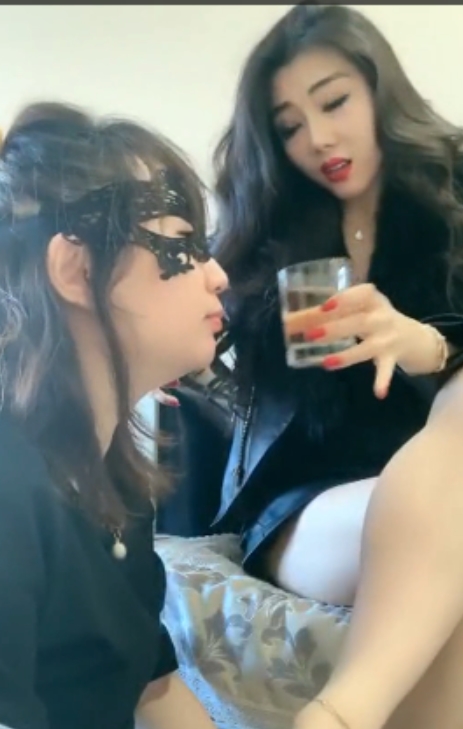 套路直播9月甜美合集100V25G，精彩瞬间尽在其中