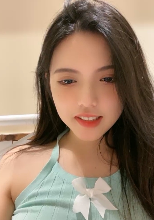 小黄鱼小辰吾妮直播视频5V6.9G清纯的