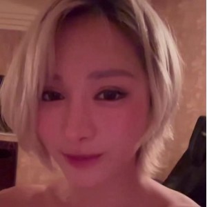 自拍女神RirisuAmano吞金44部2.1G门事件秘藏