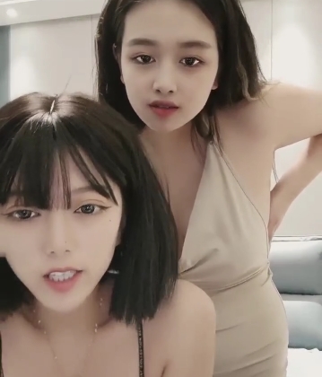 云盘高颜值美女绝密展示私拍2部1G