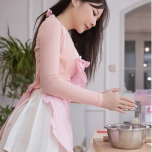 秀人网鱼子酱纯欲风套图208部205G蜜桃臀