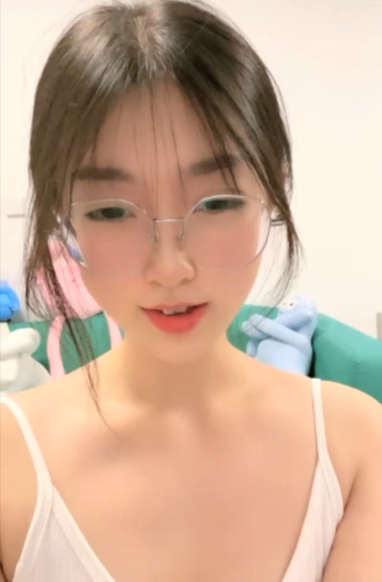 乐园00后眼镜妹清纯视频1V1090M太顶了