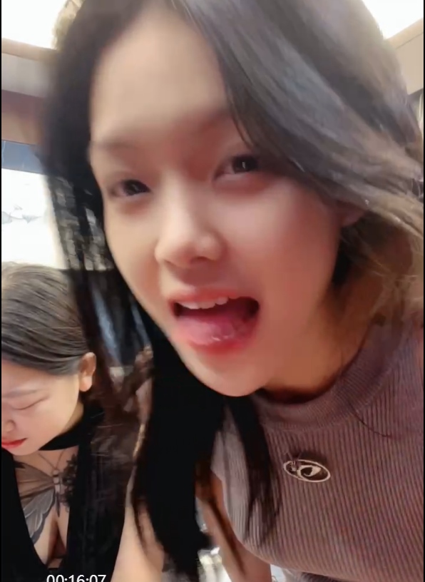 蜜桃表姐直播93V67.9G九头身珍藏