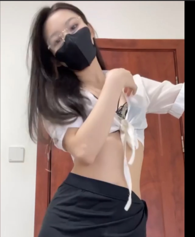 桃子福利姬自拍视频43部6.2G私密收藏