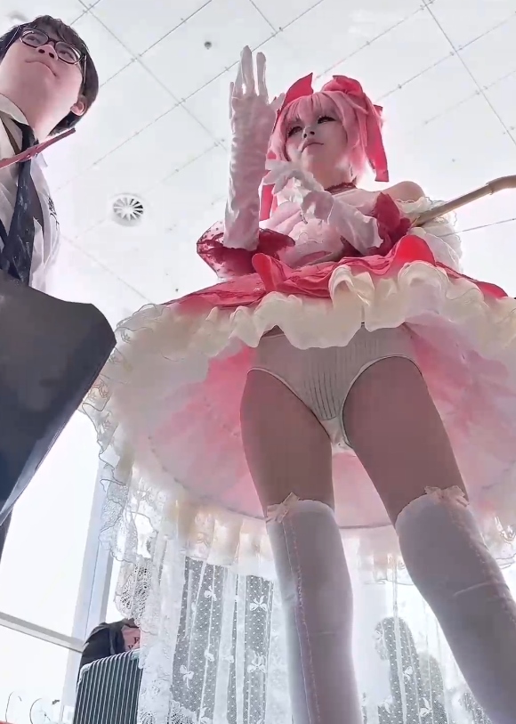 街拍KFC抄底绝密合集14V1.08G