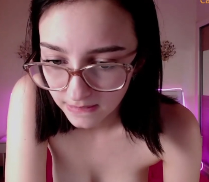 超诱人Queen_kitty甜美眼镜妹视频合集54.5G94部网络原创