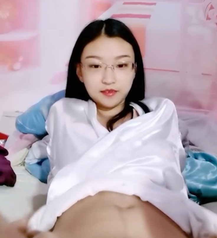 圈内年轻眼镜妹子私房1V363M太嫩了