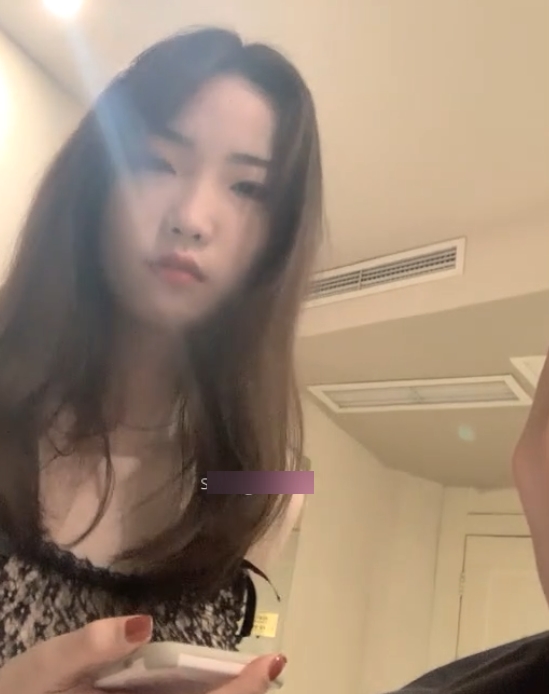 抖音网红你的娇妹妹57V28.8G大罩杯合集球器逼人