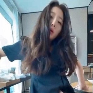 8部张津瑜外网瓜料视频450M好水灵