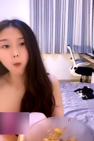 推特嫩模小雅私拍1V837M粉嫩多汁车灯晃眼