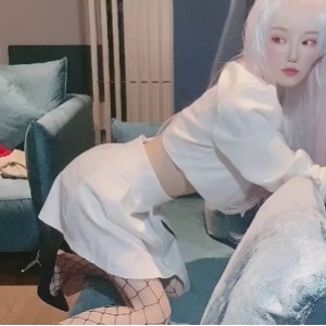 1部2G糖心白发美少女私录视频太撩人